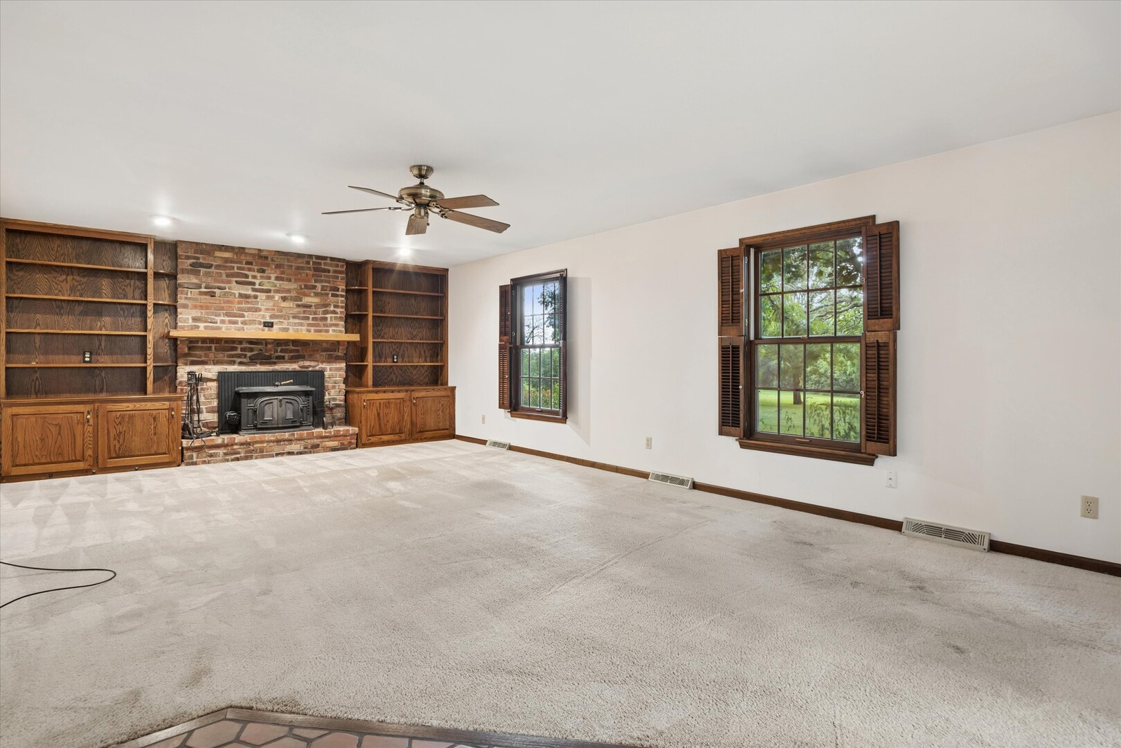 2s730 White Oak Lane Property Photo 11