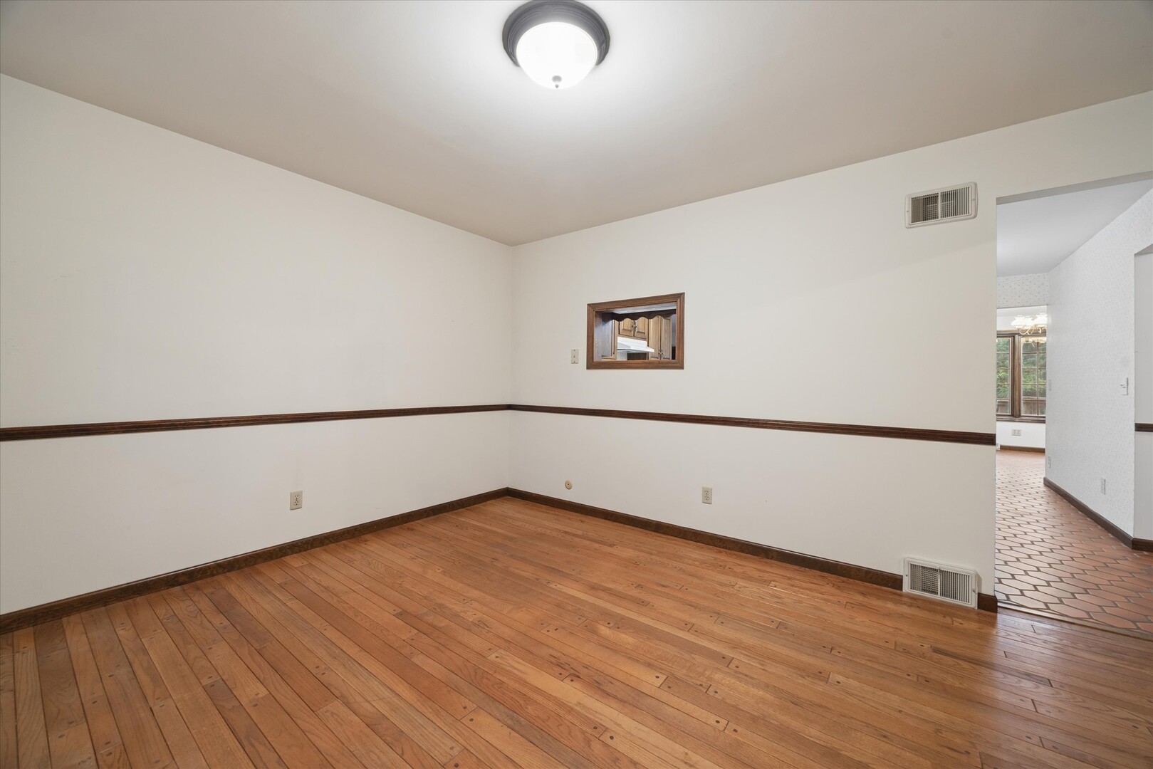 2s730 White Oak Lane Property Photo 12