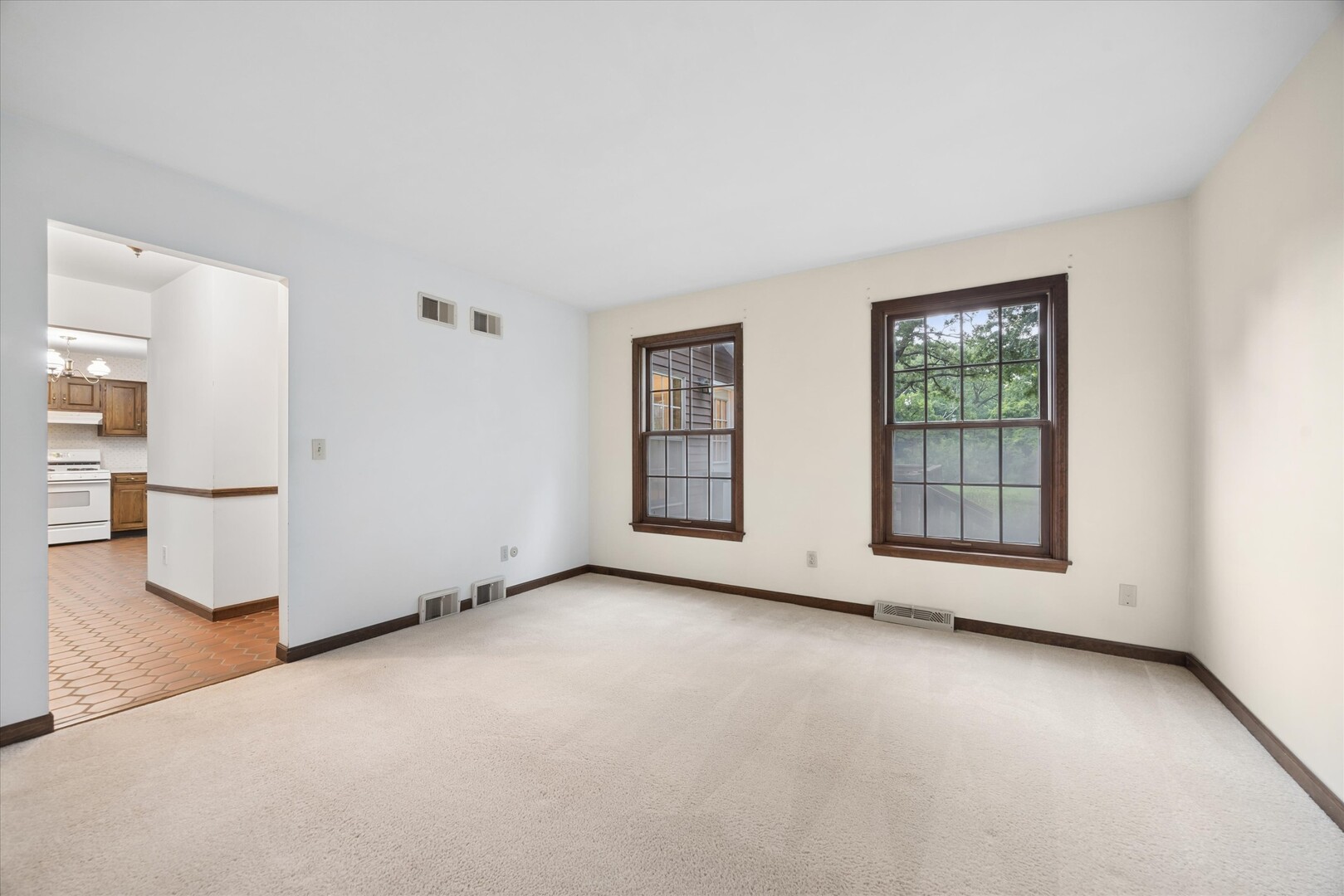 2s730 White Oak Lane Property Photo 13