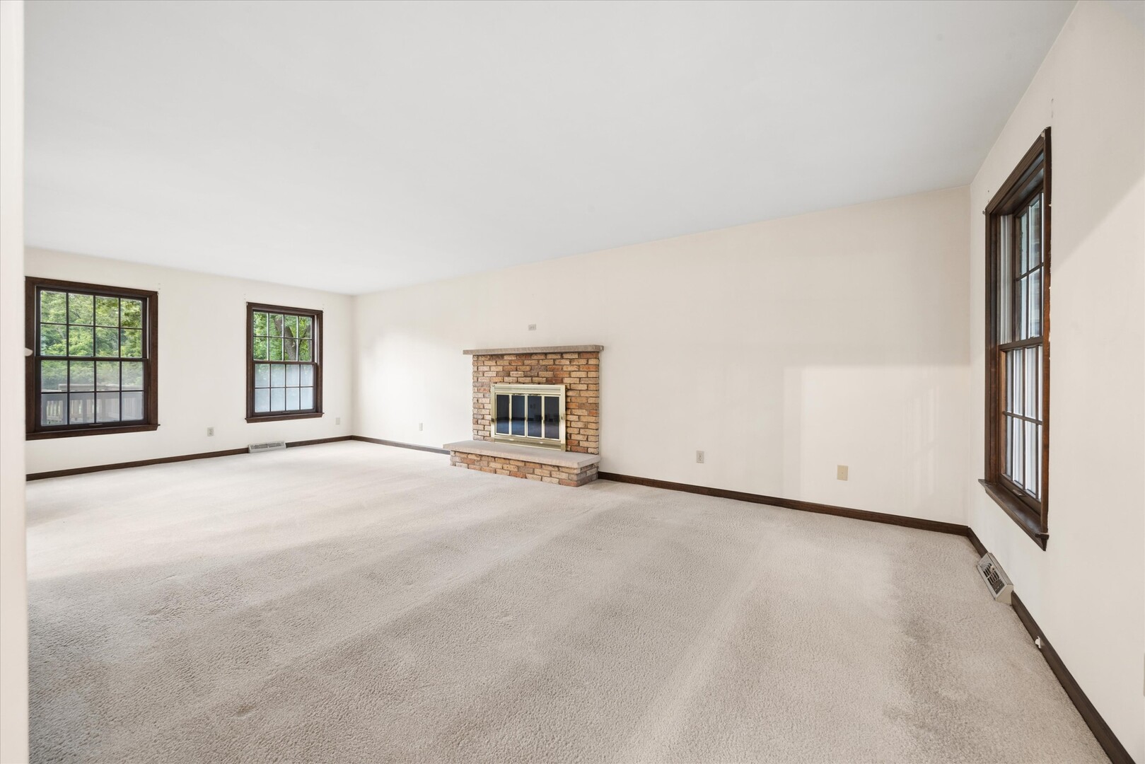 2s730 White Oak Lane Property Photo 14