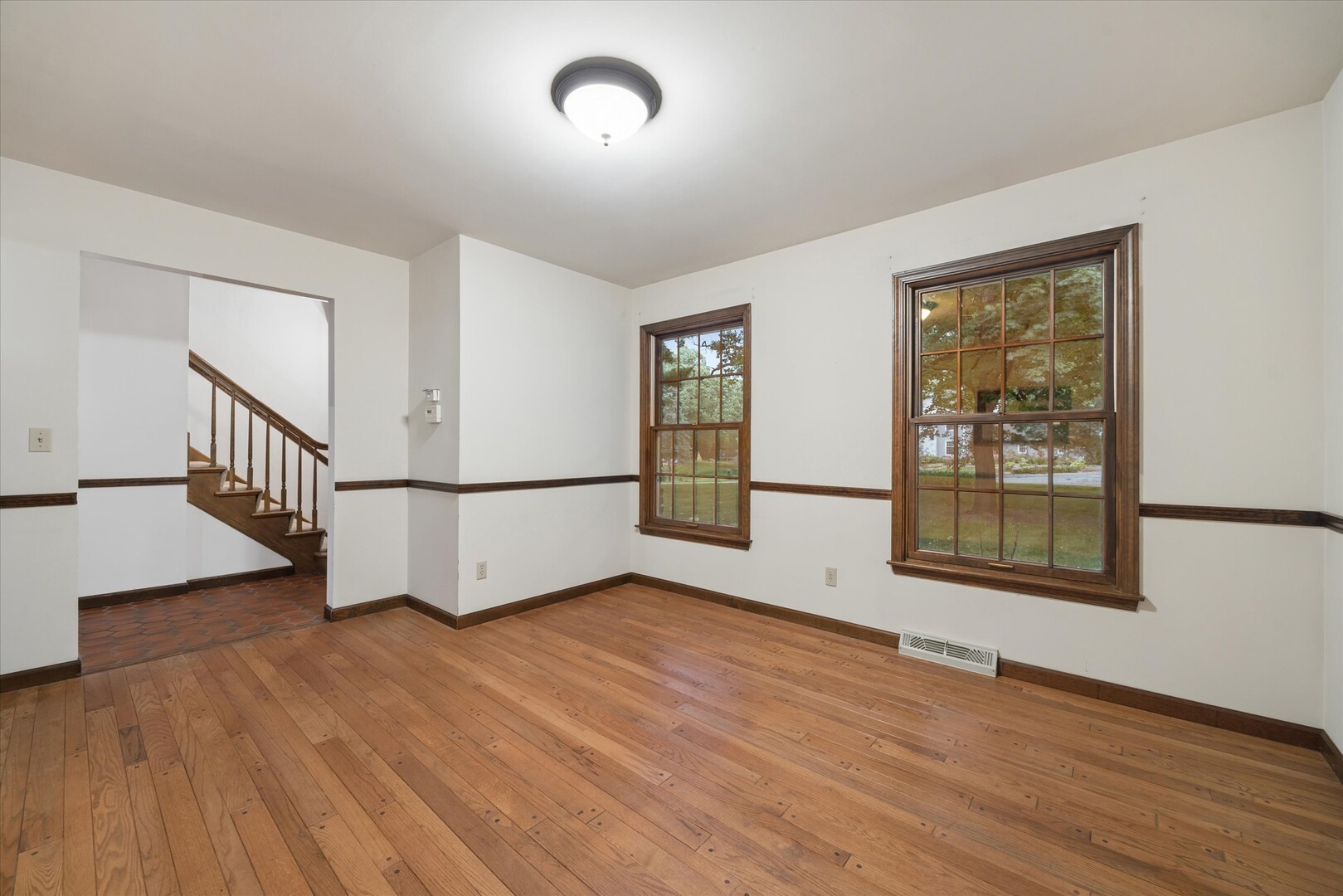 2s730 White Oak Lane Property Photo 16