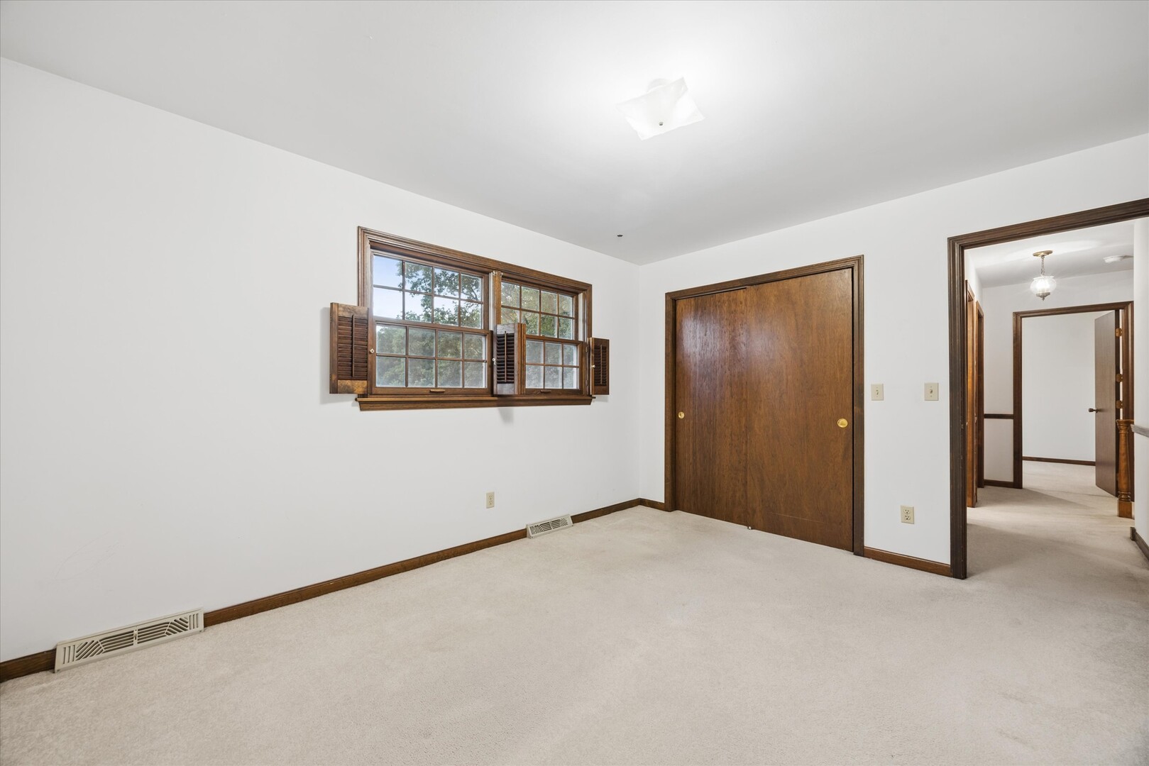 2s730 White Oak Lane Property Photo 22