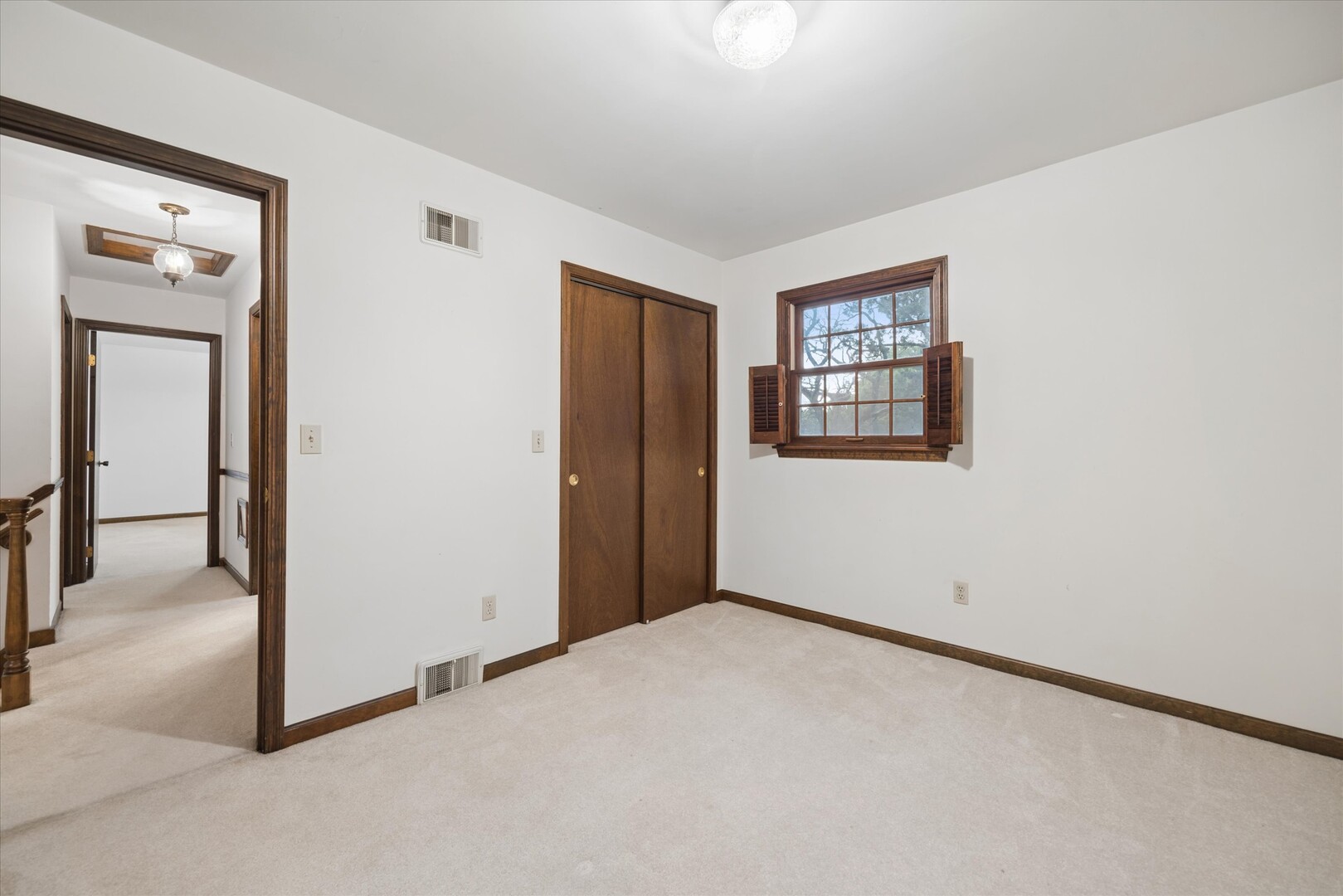 2s730 White Oak Lane Property Photo 23