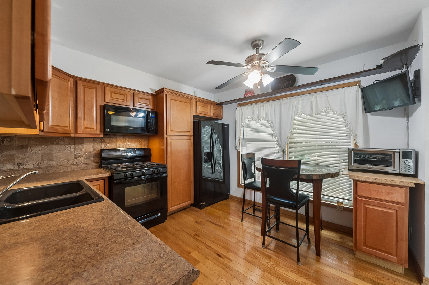1866 Wellington Place Property Photo 6