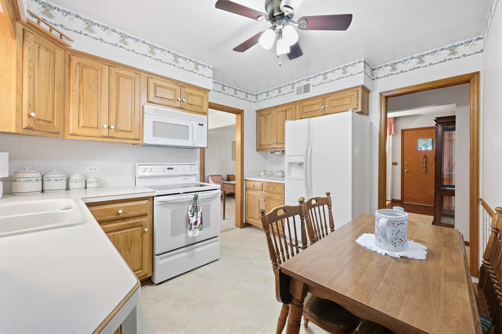 422 W Larkdale Lane Property Photo 3