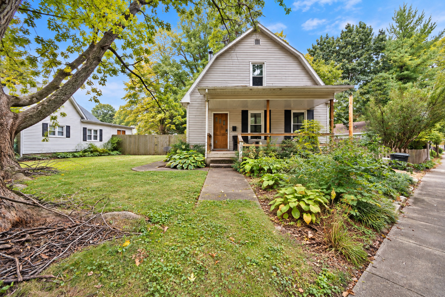 303 S Johnson Avenue Property Photo 1
