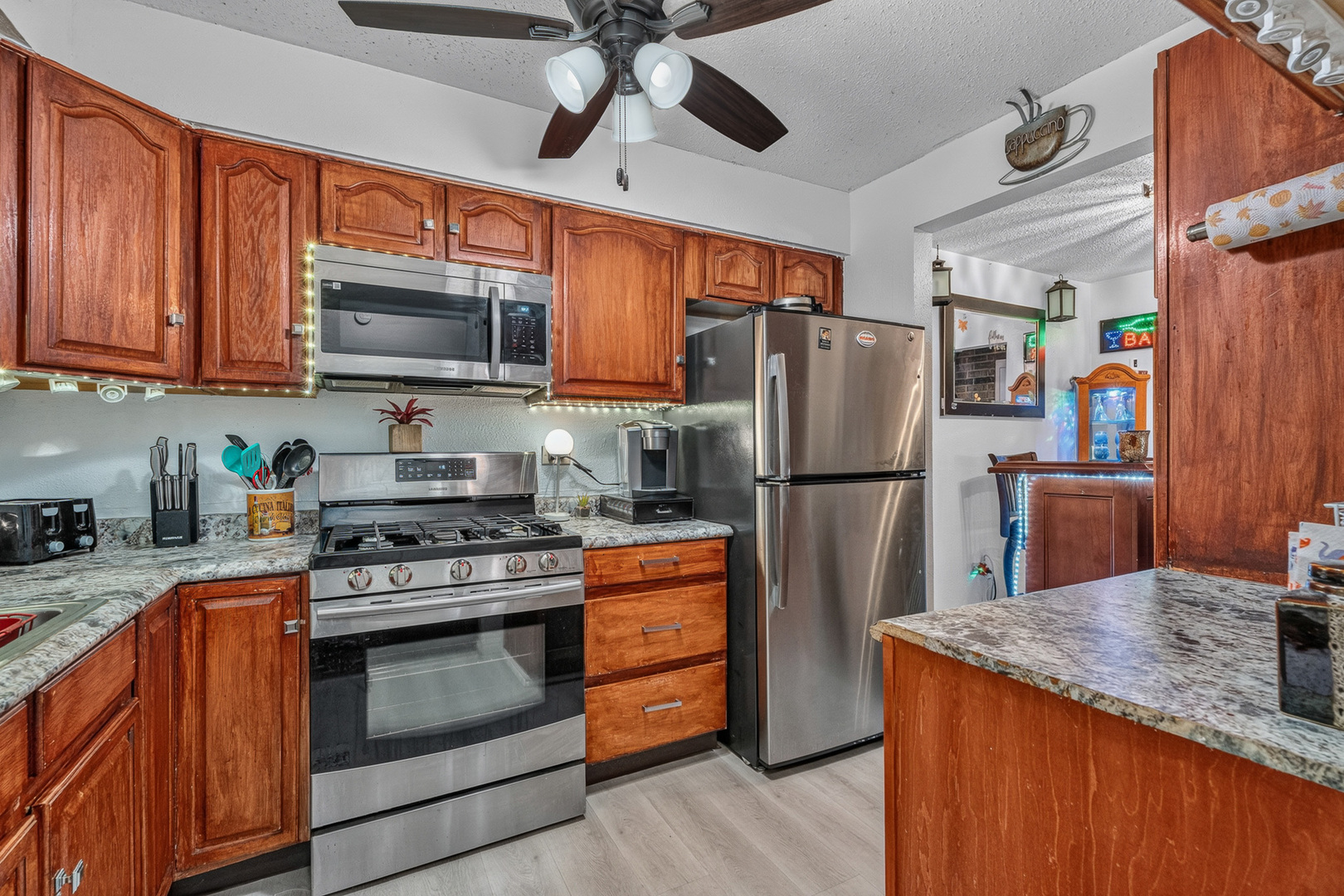 120 S La Londe Avenue 1g Property Photo 3