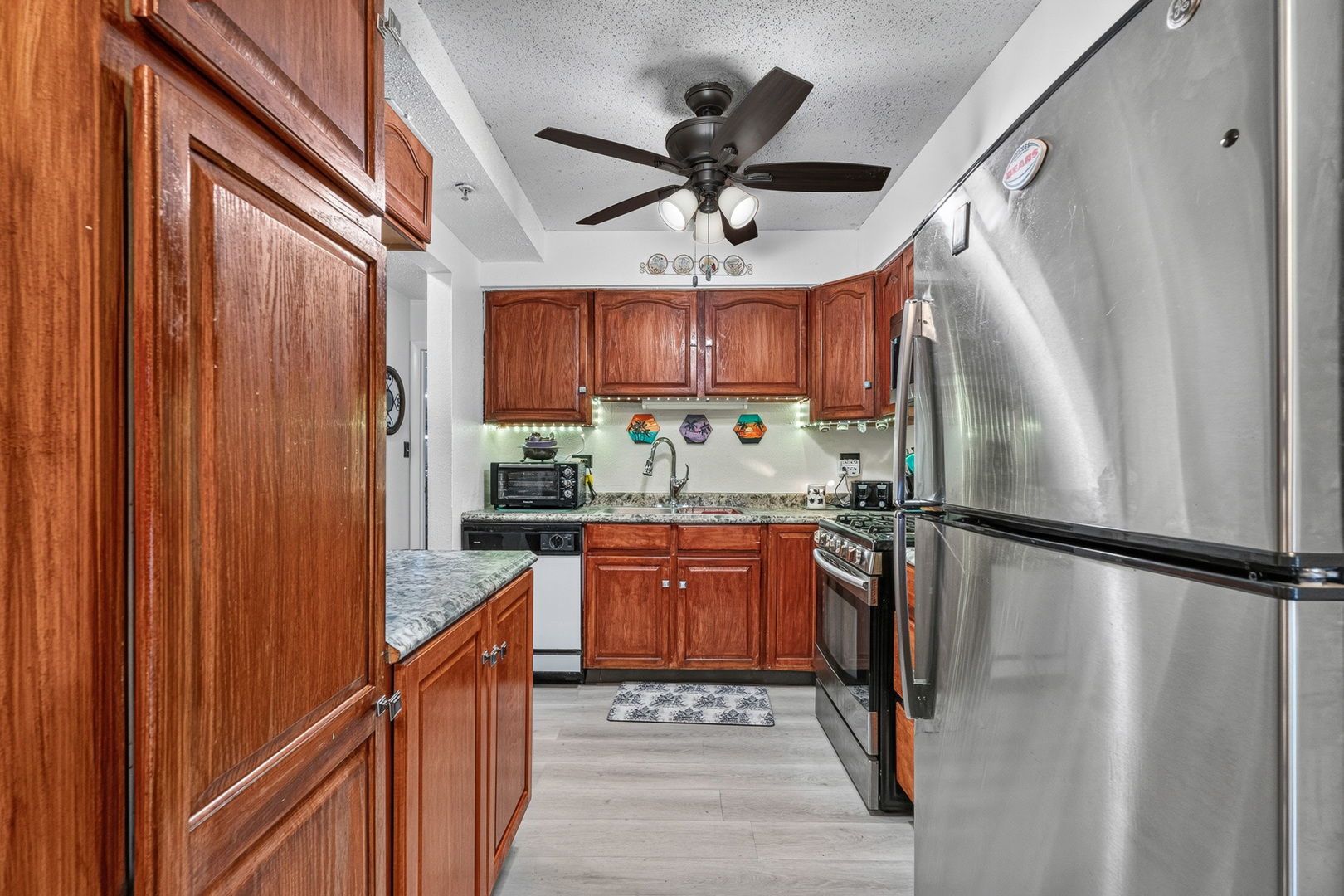 120 S La Londe Avenue 1g Property Photo 4
