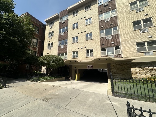 420 W Aldine Avenue 228 Property Photo 1