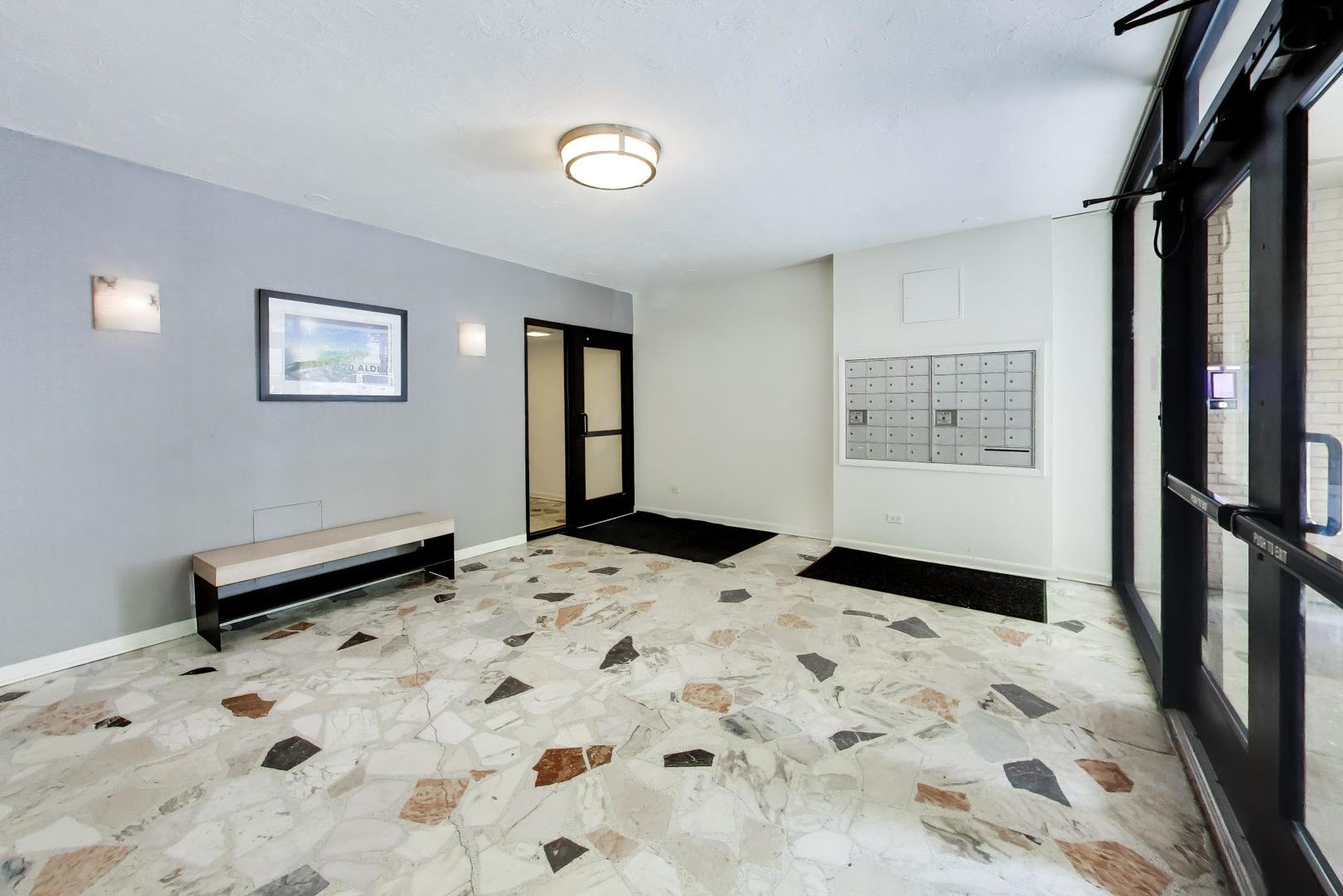 420 W Aldine Avenue 228 Property Photo 10