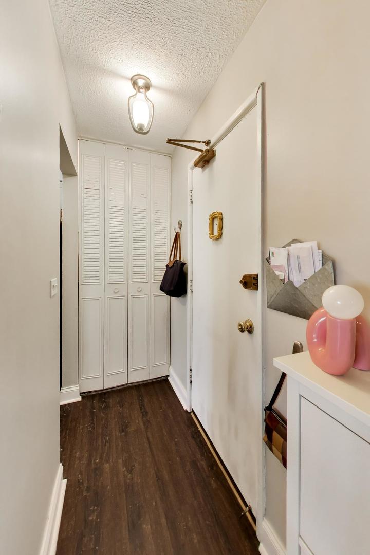 420 W Aldine Avenue 228 Property Photo 11