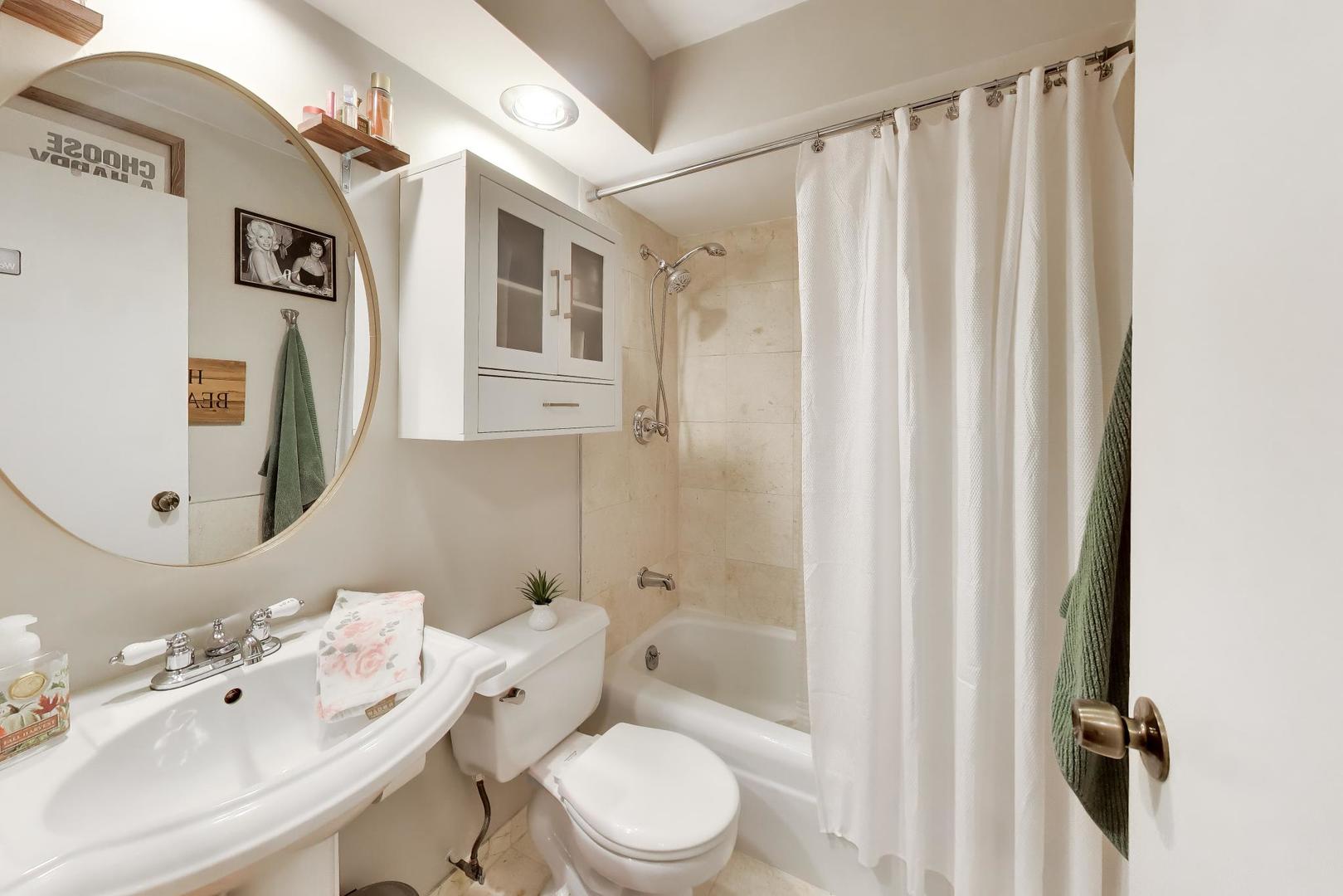 420 W Aldine Avenue 228 Property Photo 24