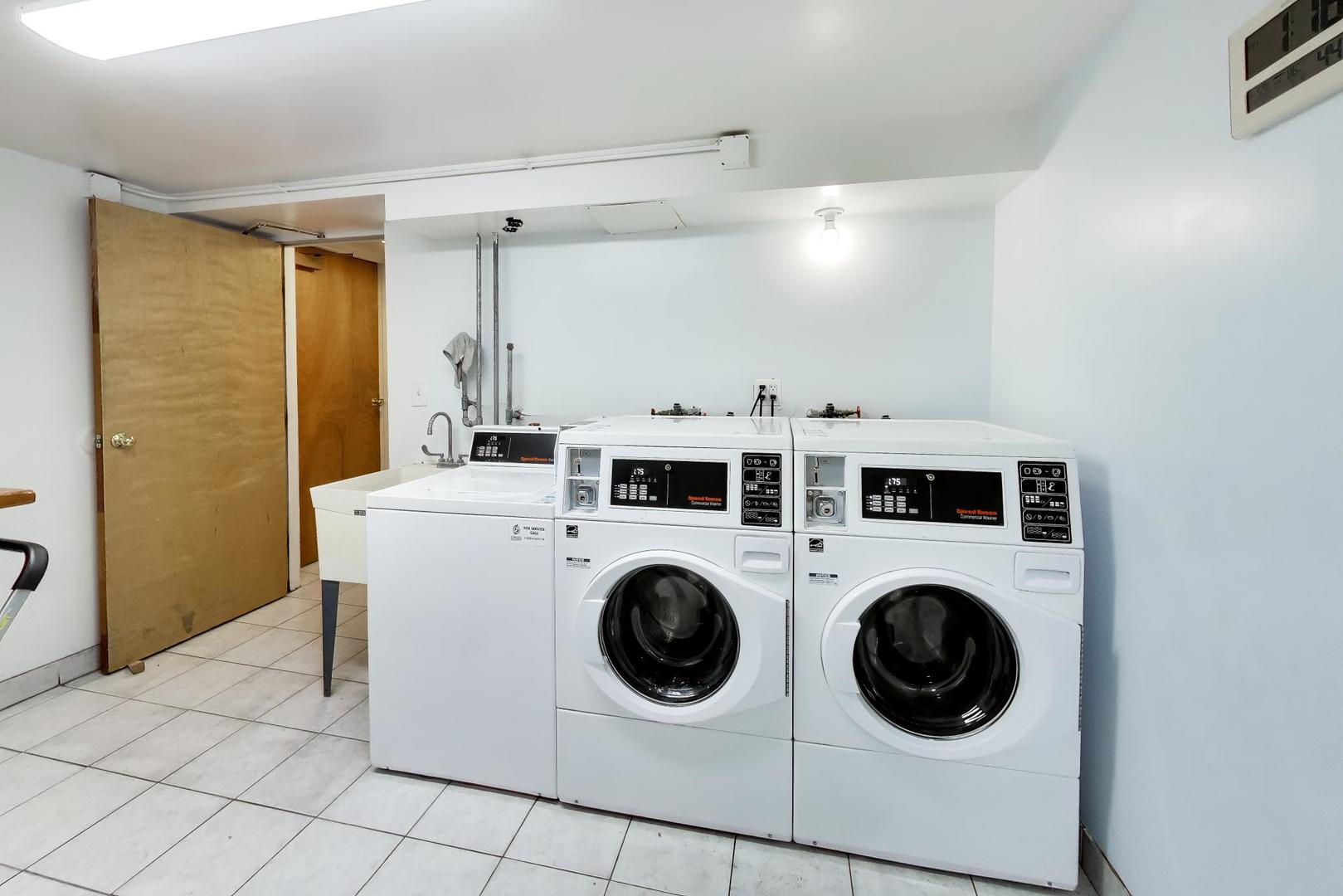 420 W Aldine Avenue 228 Property Photo 25