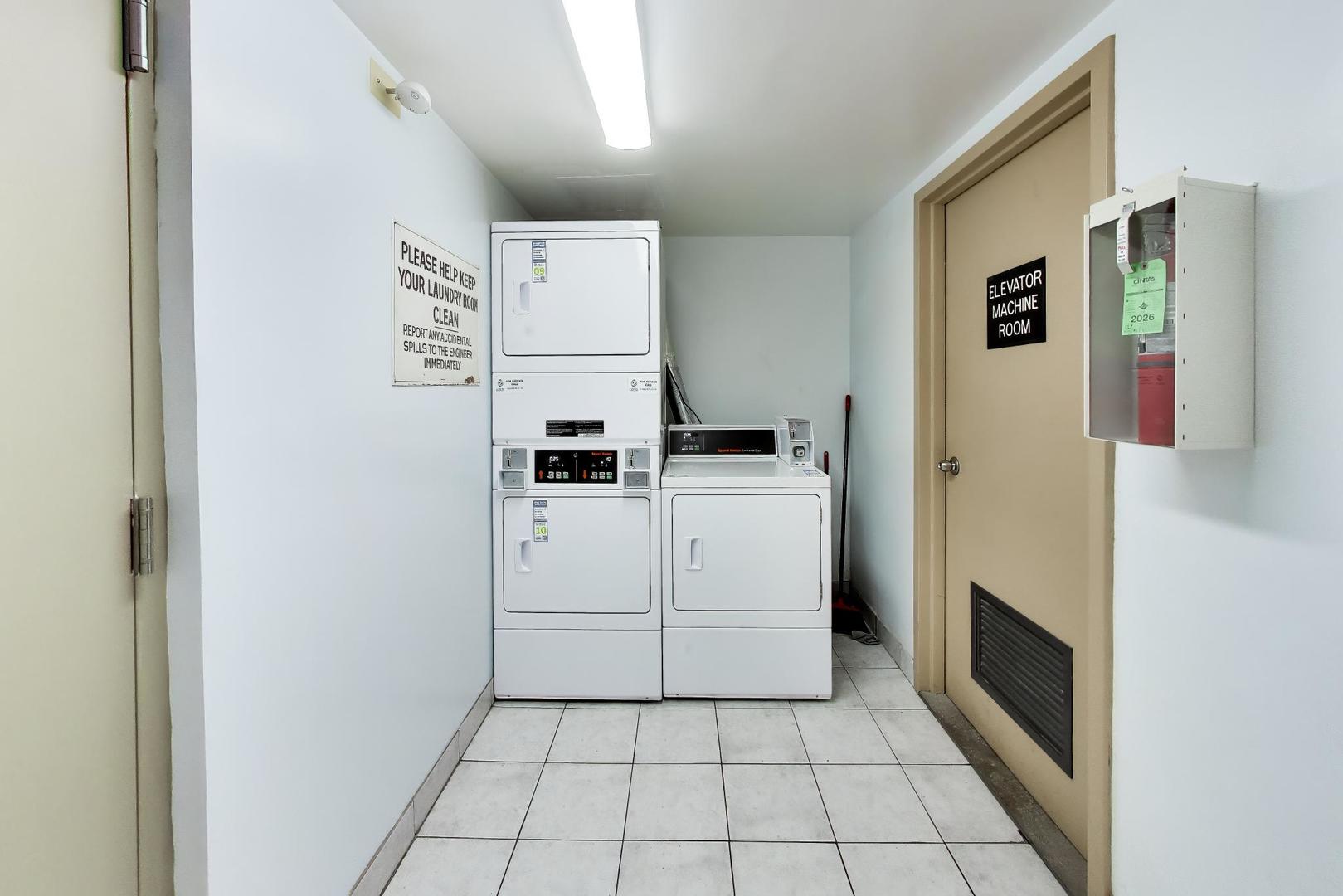 420 W Aldine Avenue 228 Property Photo 26