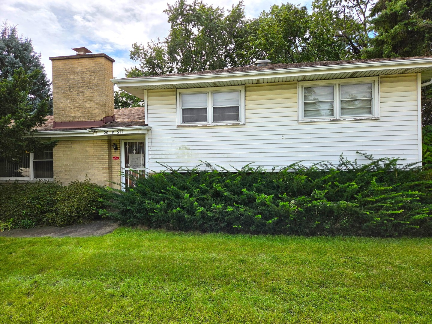 20w511 Army Trail Boulevard Property Photo 1