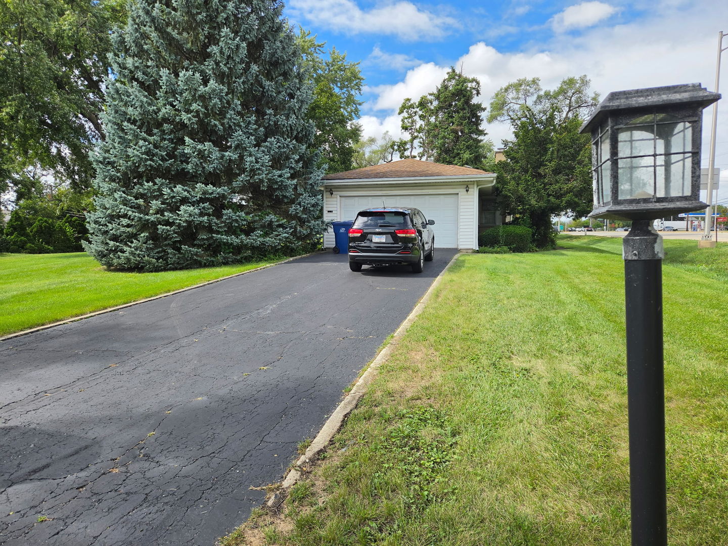 20w511 Army Trail Boulevard Property Photo 2
