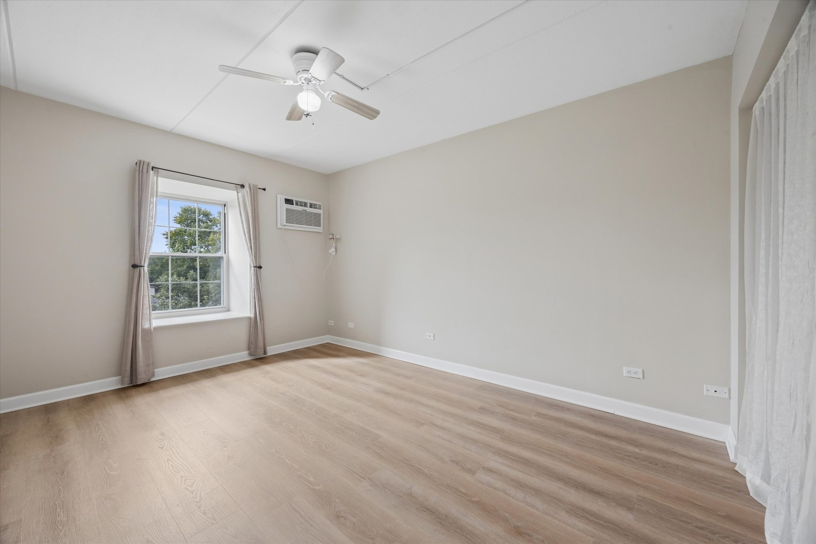 5125 Blodgett Avenue 507 Property Photo 8