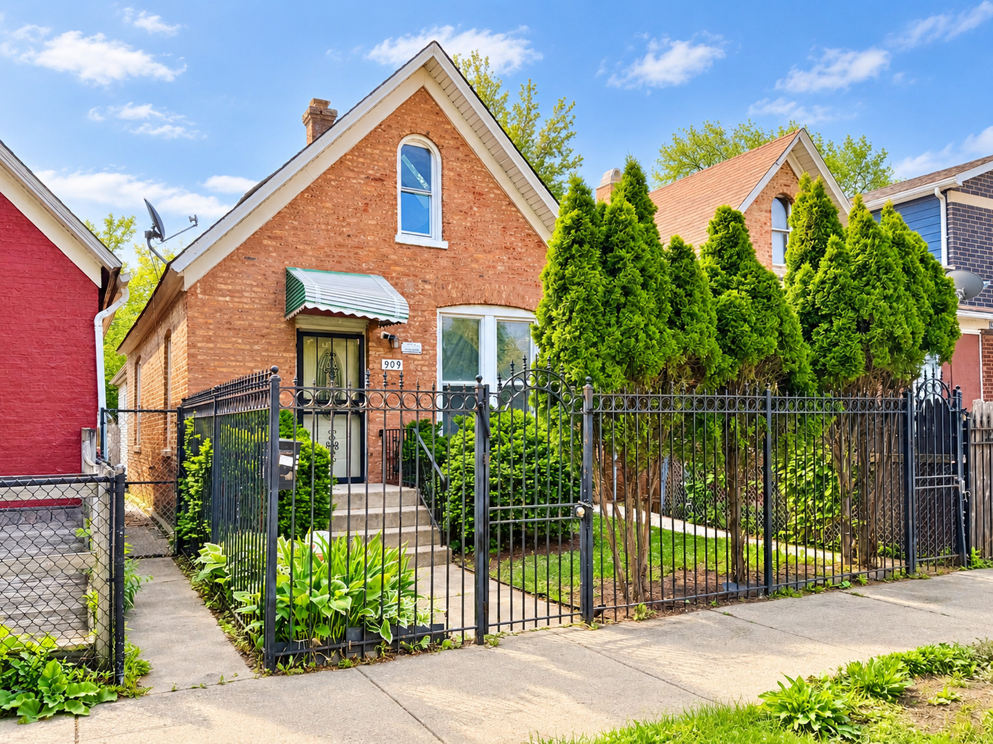 909 N Homan Avenue Property Photo 1