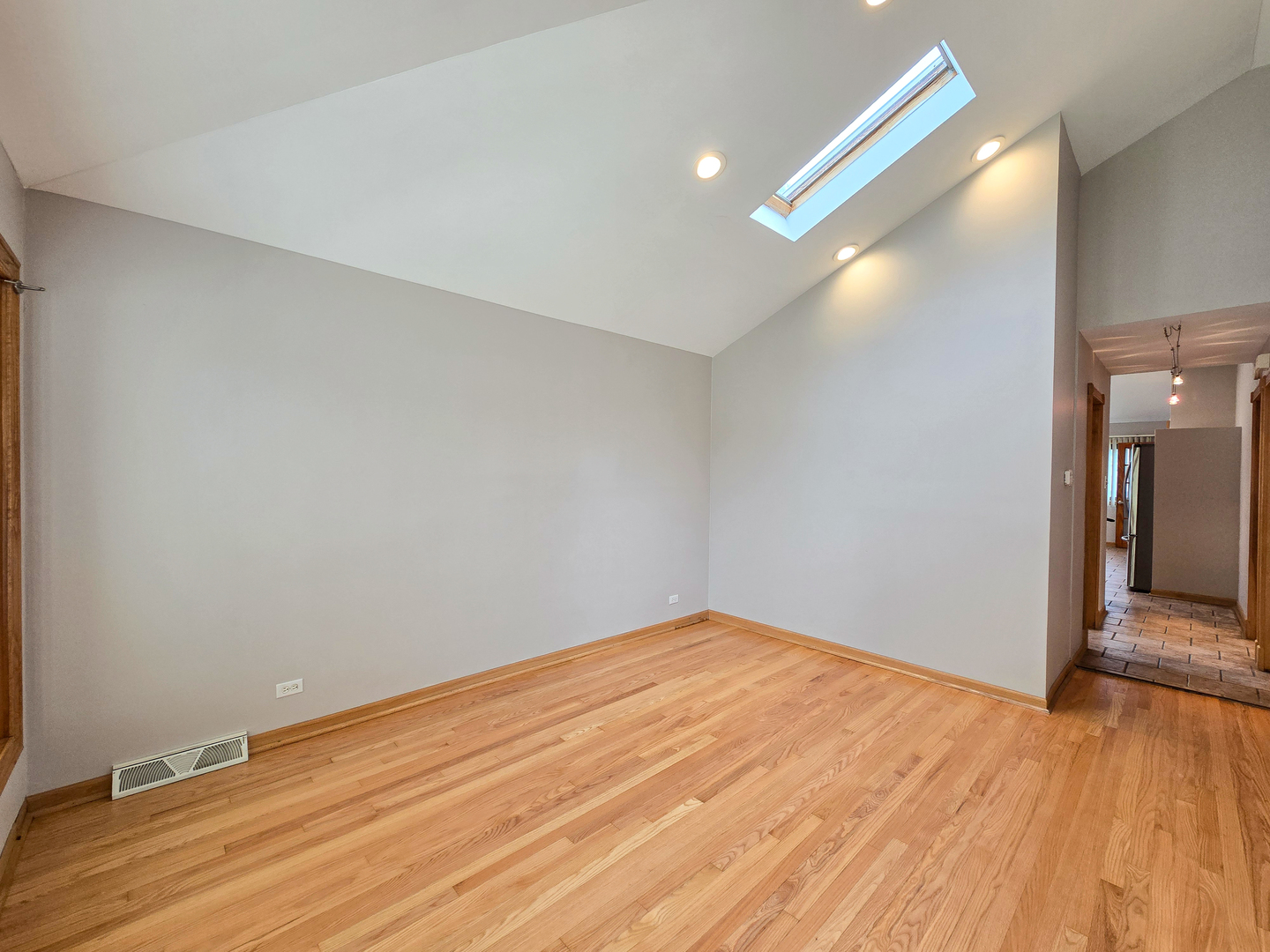 4531 S Keeler Avenue Property Photo 3