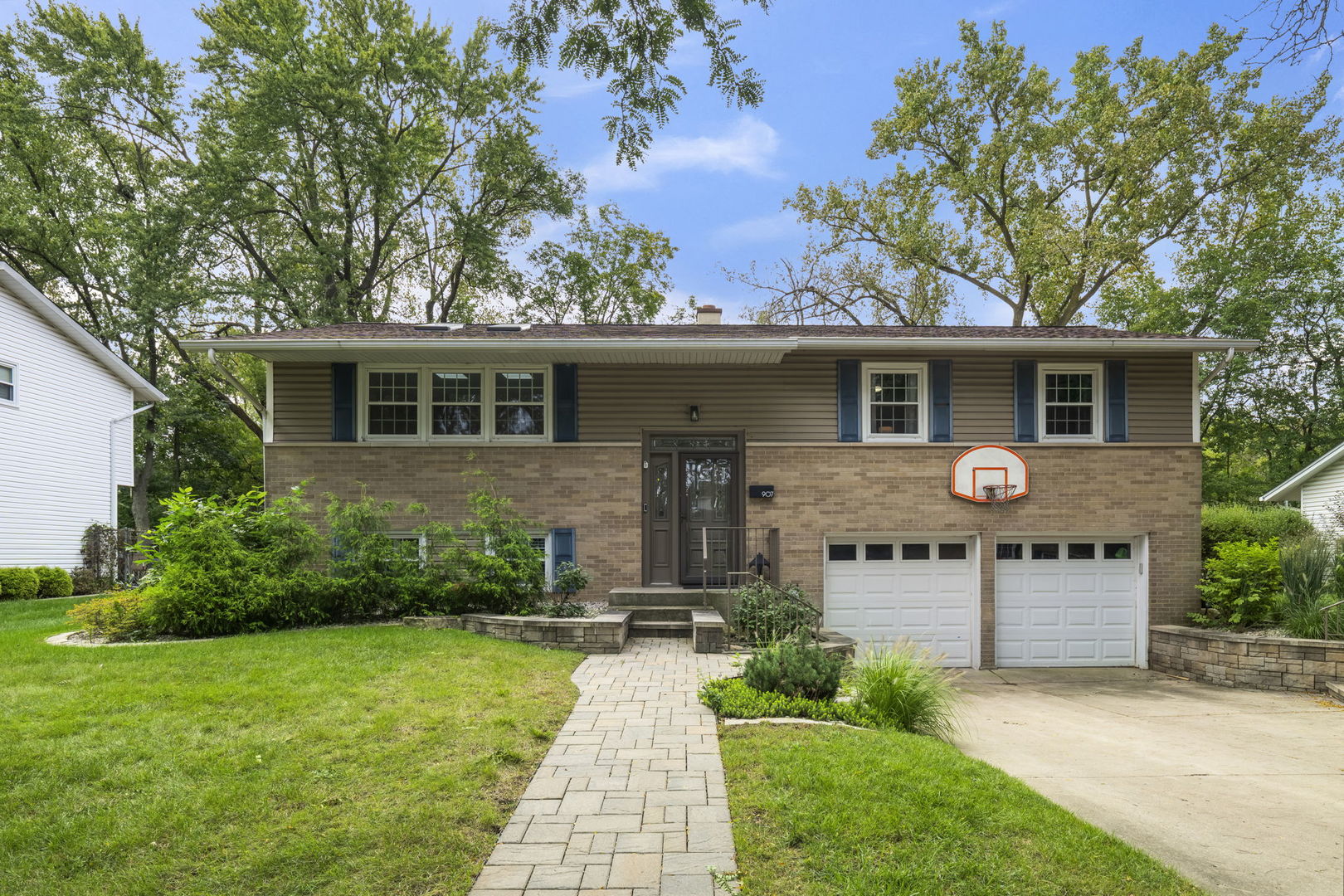 907 E Schirra Drive Property Photo 1
