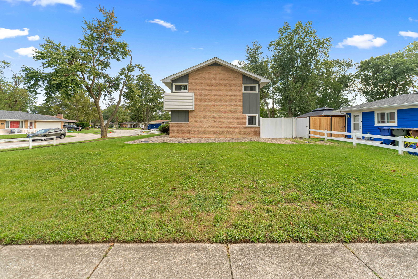 369 Waverly Street Property Photo 3