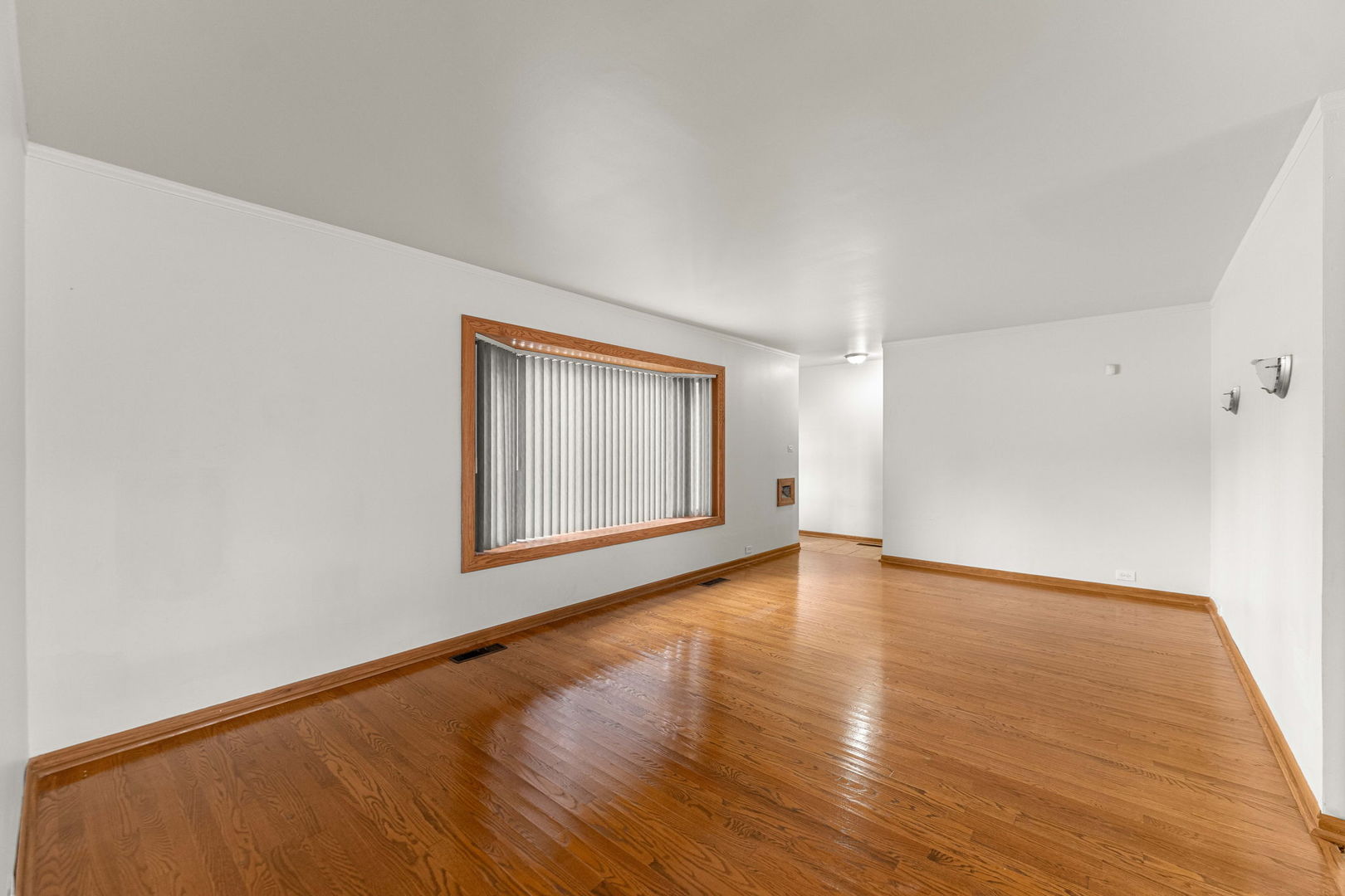 369 Waverly Street Property Photo 4