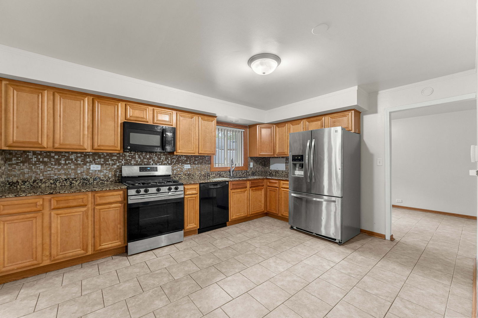369 Waverly Street Property Photo 6