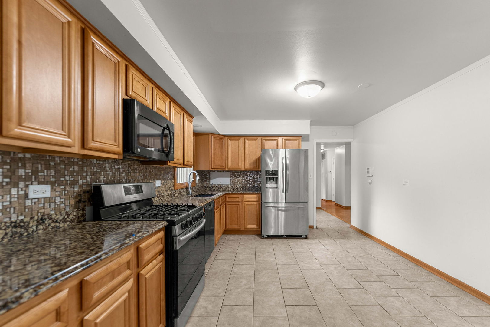 369 Waverly Street Property Photo 7