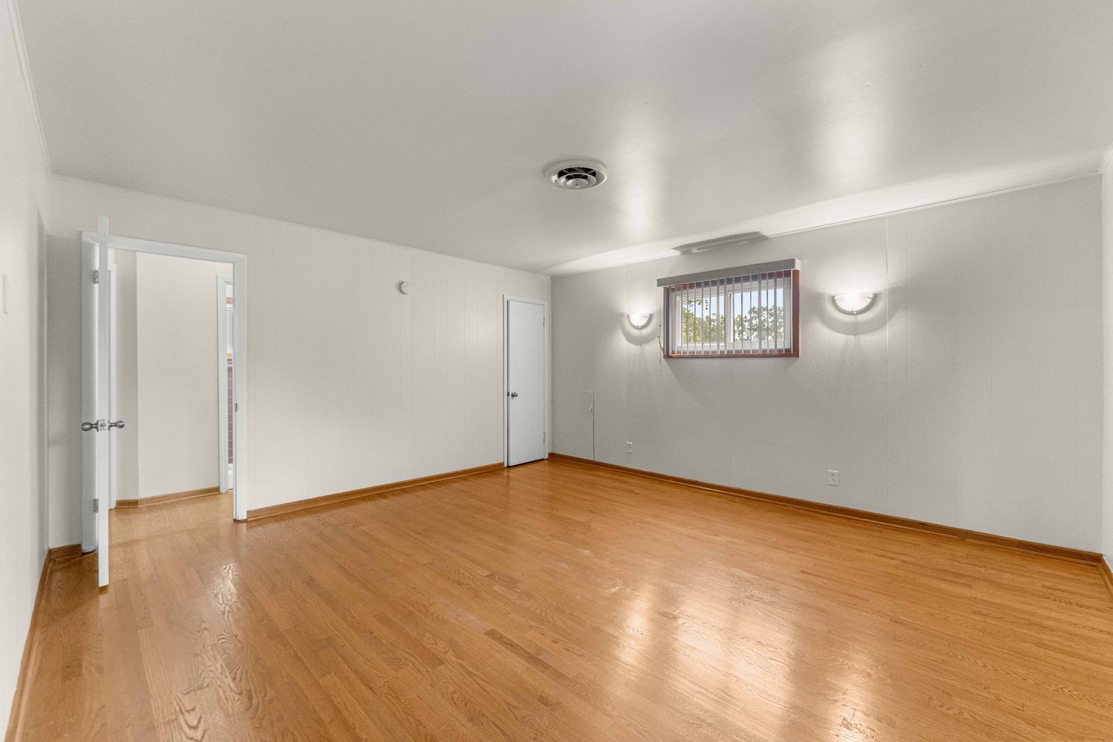 369 Waverly Street Property Photo 8