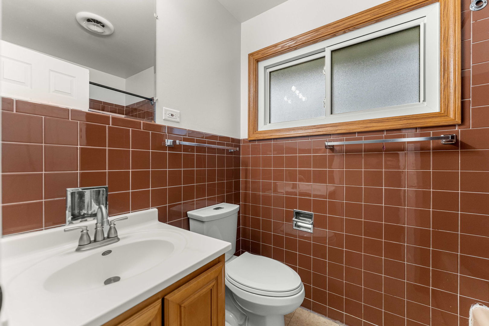 369 Waverly Street Property Photo 16