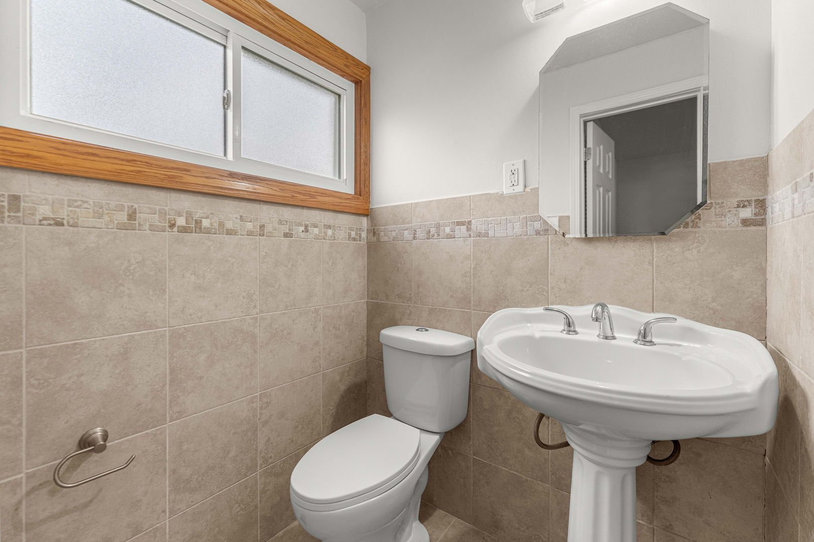 369 Waverly Street Property Photo 24