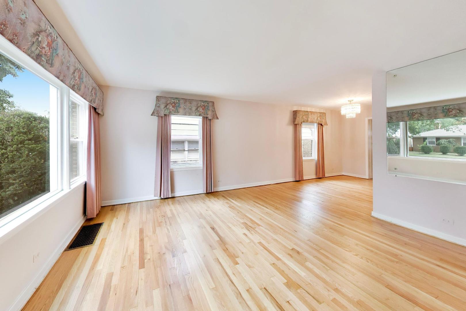 5228 Davis Street Property Photo 3
