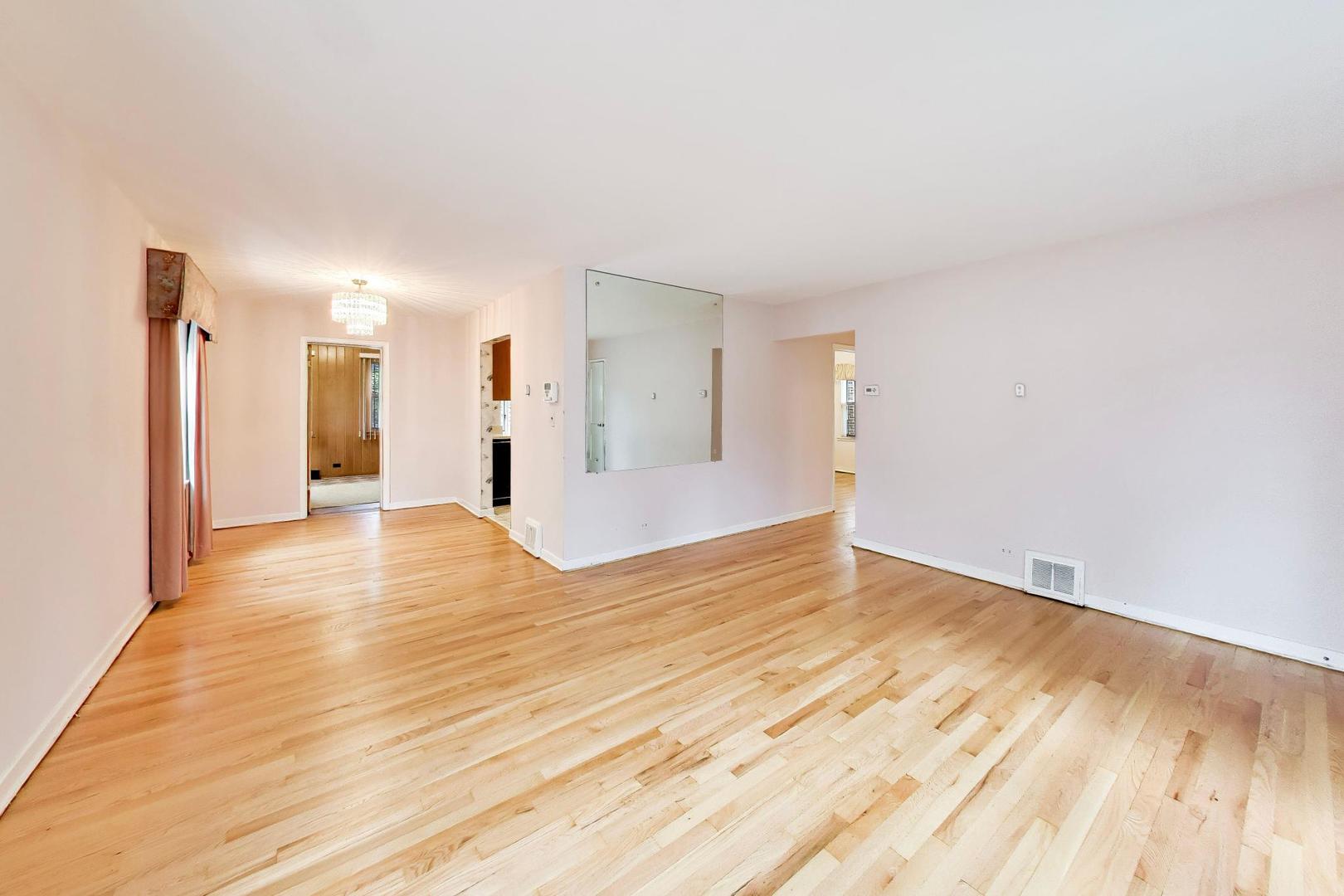 5228 Davis Street Property Photo 7