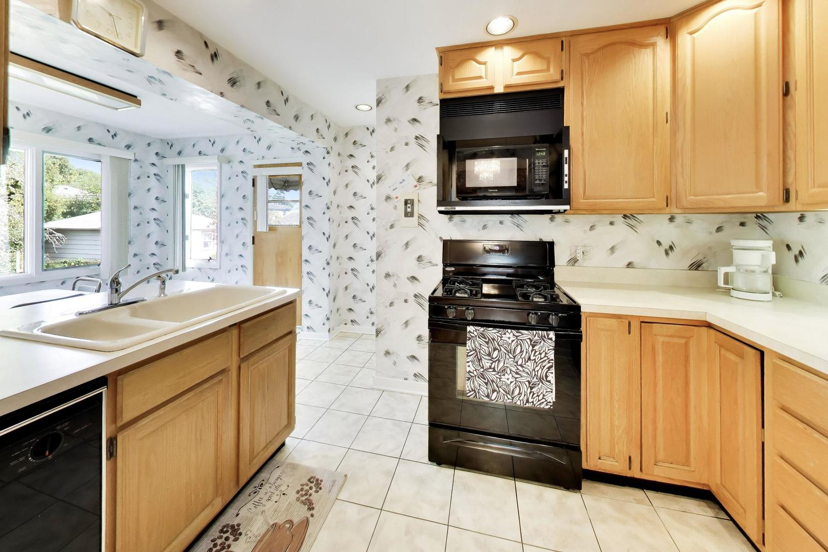 5228 Davis Street Property Photo 11