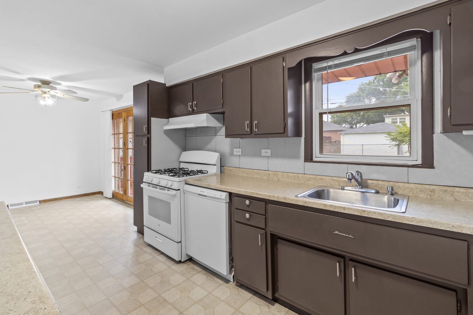 7915 Massasoit Avenue Property Photo 15