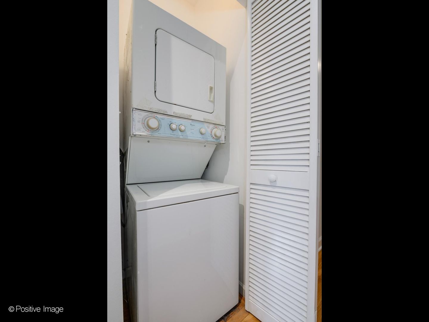 6015 N Mozart Street 304 Property Photo 21