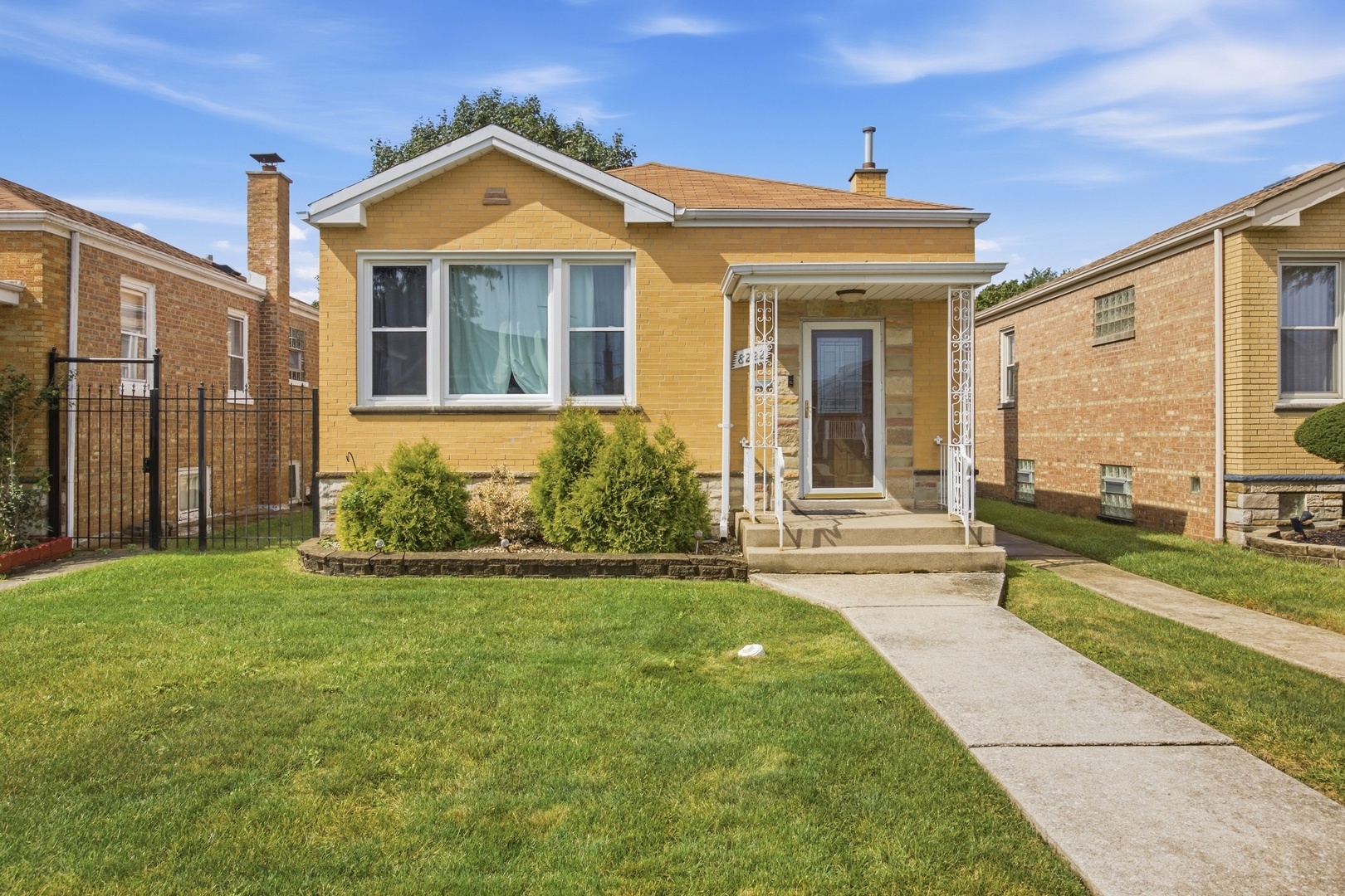 8222 S Albany Avenue Property Photo 1
