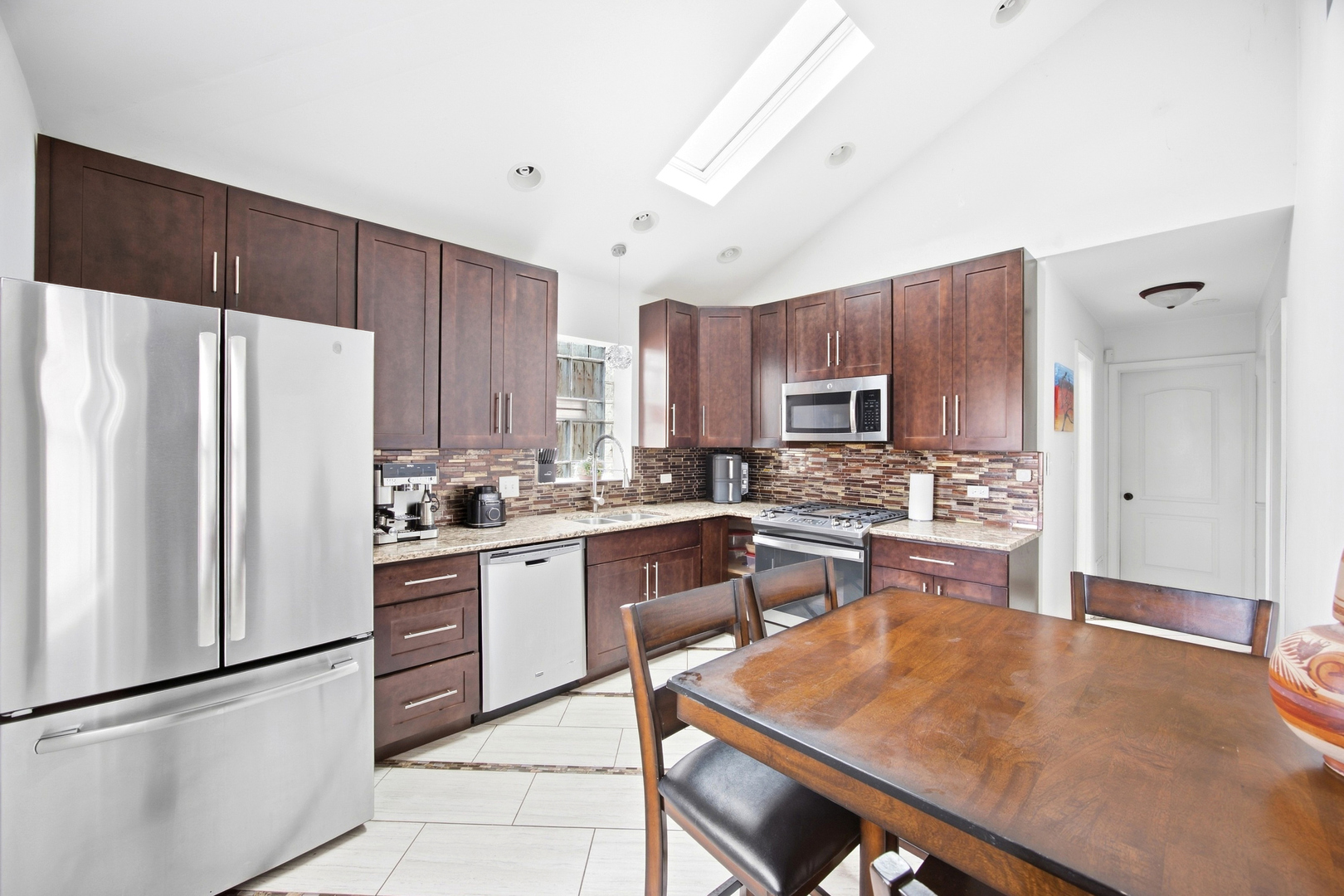 8222 S Albany Avenue Property Photo 4