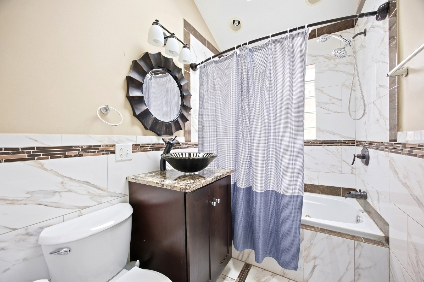 8222 S Albany Avenue Property Photo 9