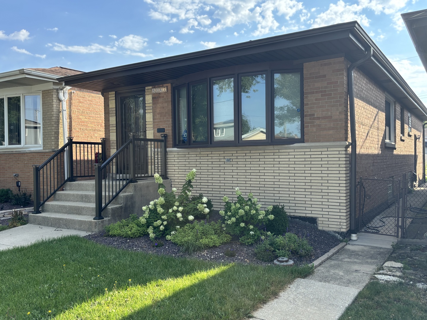 6047 S Normandy Avenue Property Photo 1