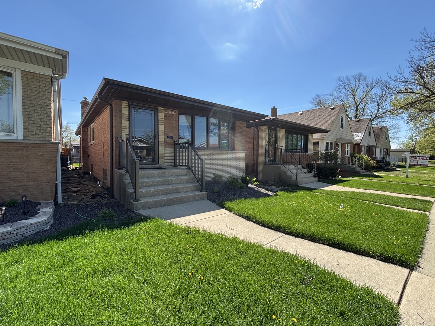 6047 S Normandy Avenue Property Photo 2