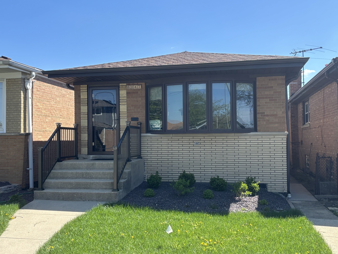 6047 S Normandy Avenue Property Photo 3