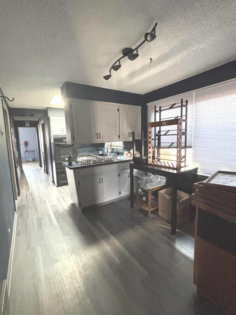 6047 S Normandy Avenue Property Photo 8