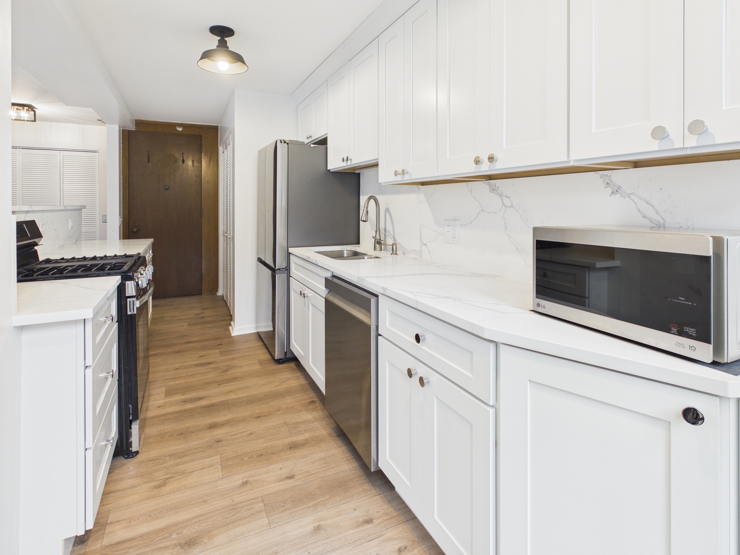 1230 N State Parkway 18d Property Photo 7