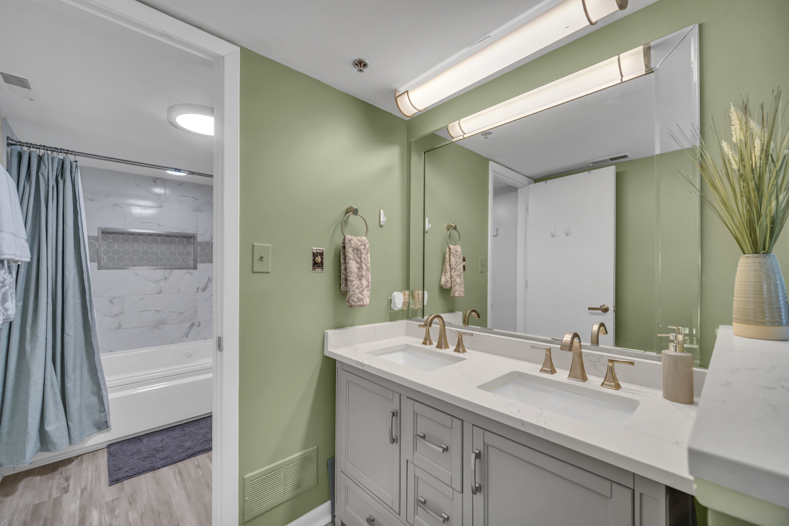 6040 Lake Bluff Drive 202 Property Photo 14