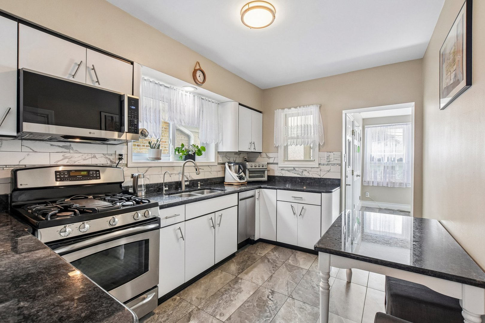 5705 W Newport Avenue Property Photo 7