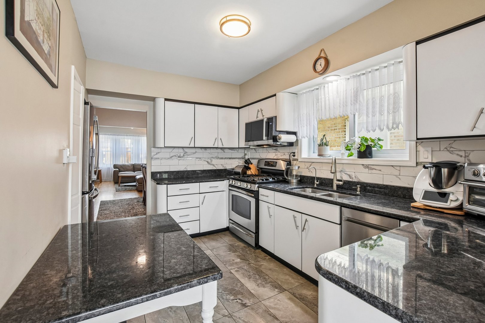 5705 W Newport Avenue Property Photo 8