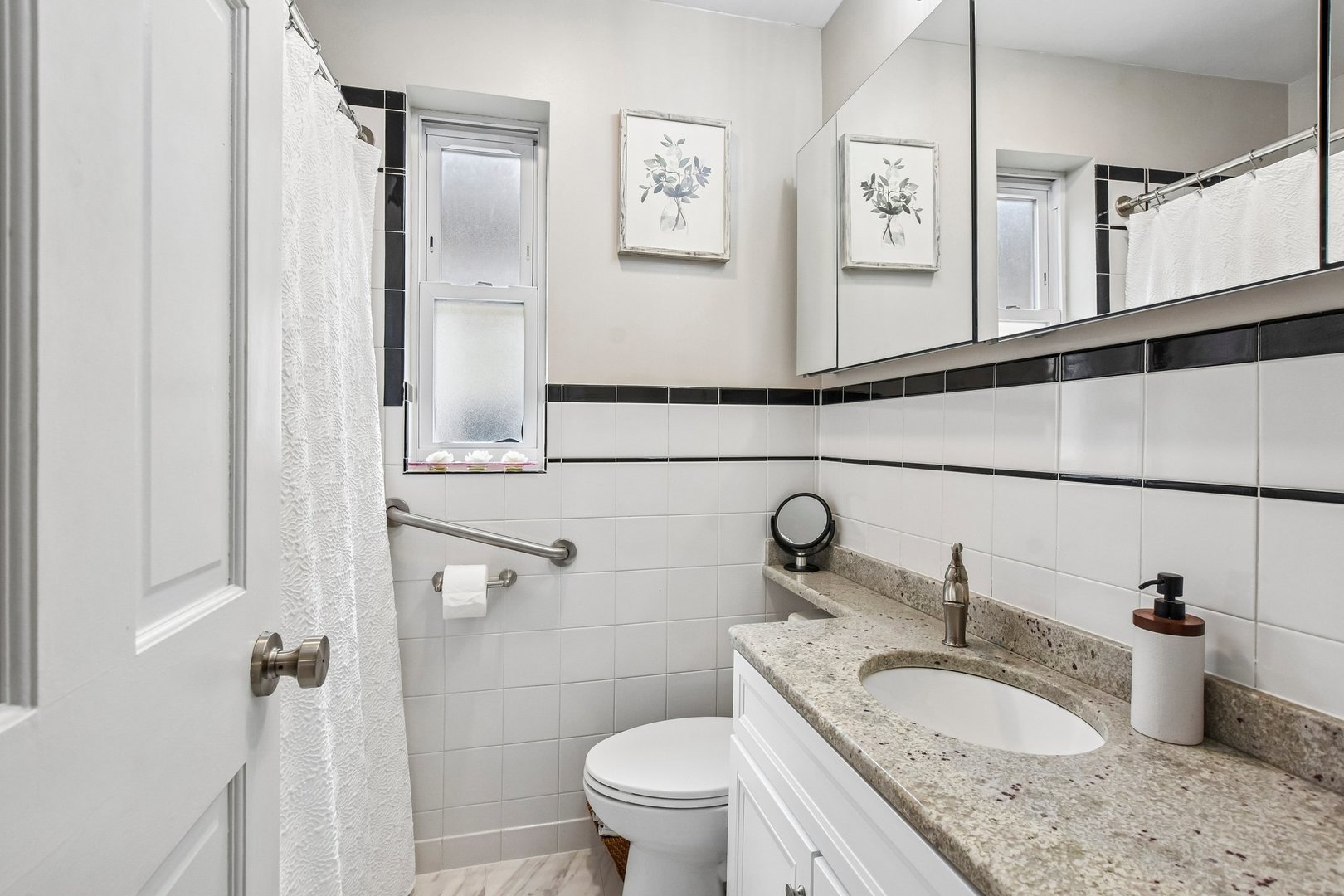 5705 W Newport Avenue Property Photo 9