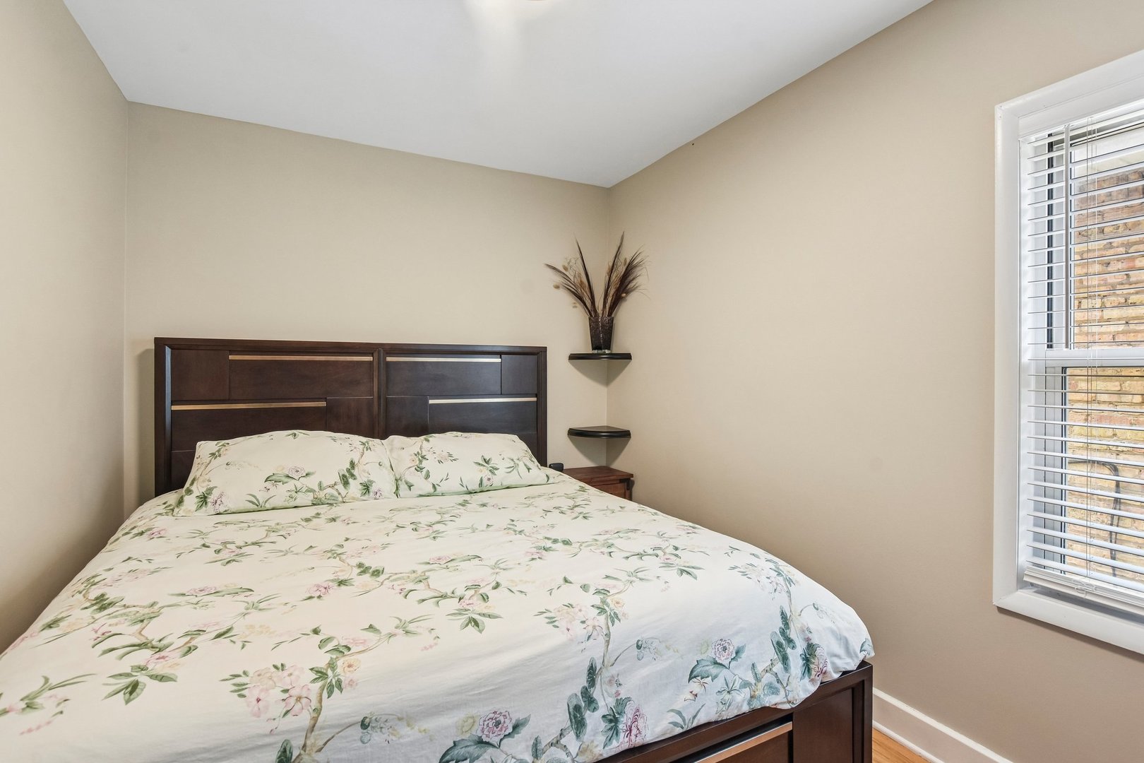 5705 W Newport Avenue Property Photo 11