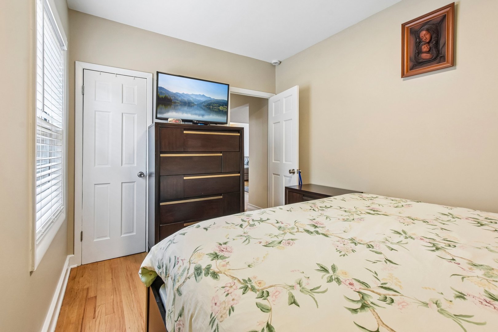 5705 W Newport Avenue Property Photo 12